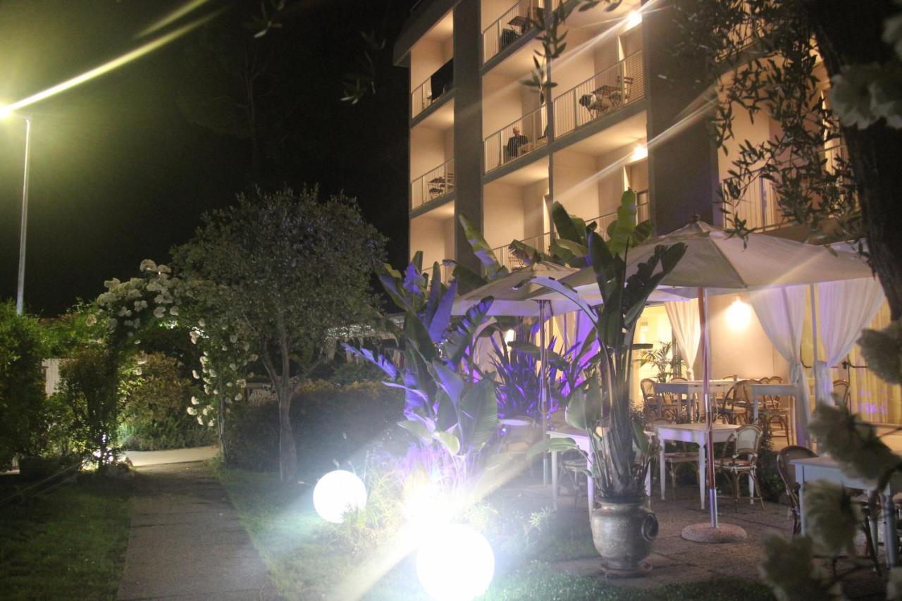 Hotel Bijou Forte dei Marmi Exteriör bild