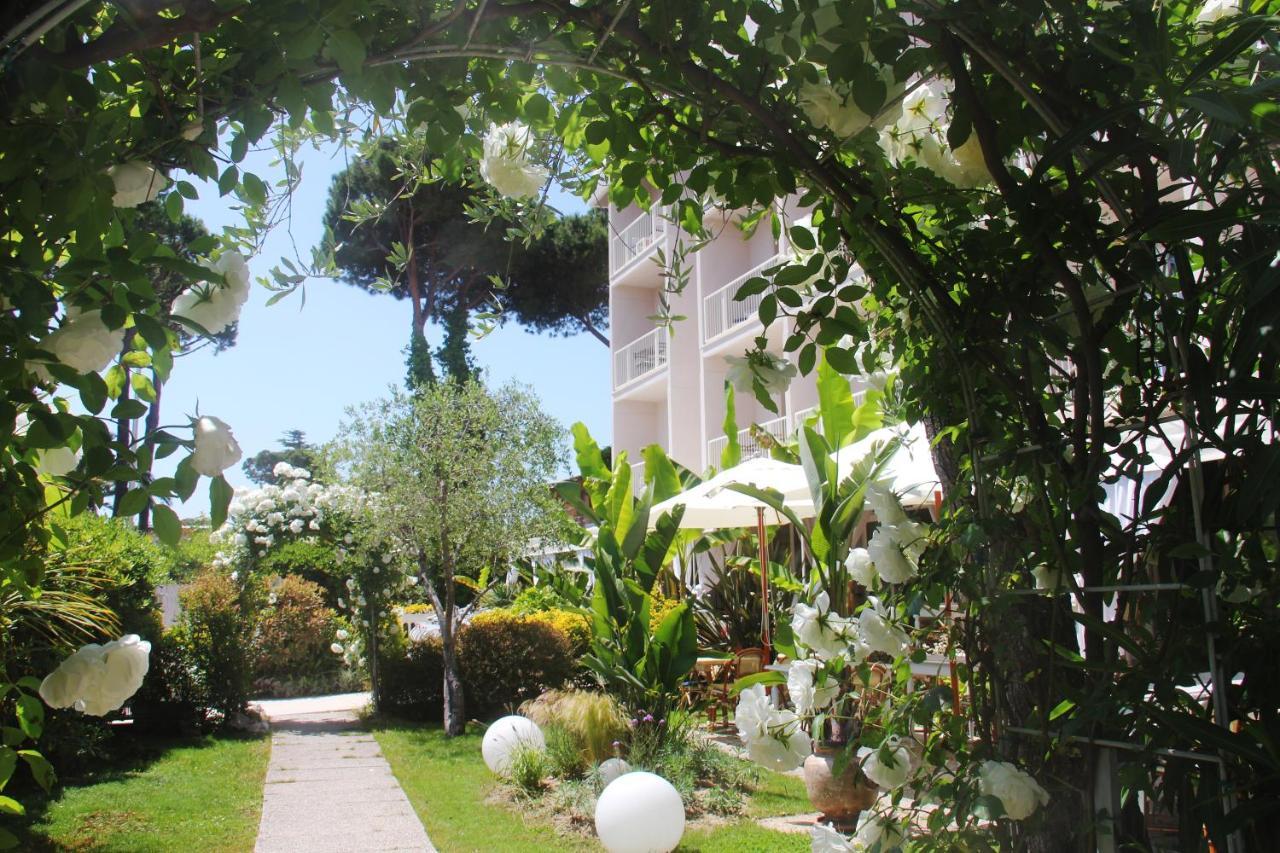 Hotel Bijou Forte dei Marmi Exteriör bild