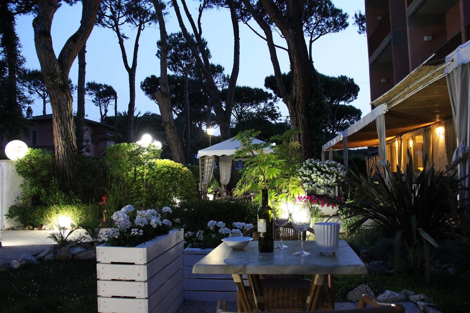Hotel Bijou Forte dei Marmi Exteriör bild